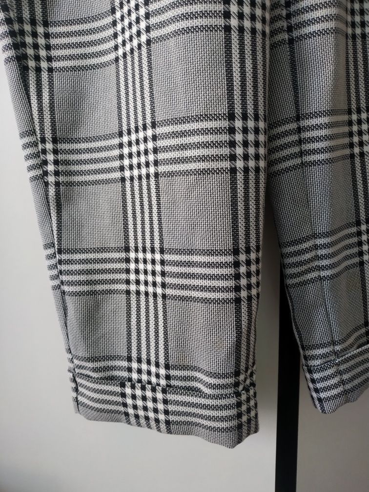 Spodnie w biało czarną kratkę River Island 36 S z wysokim stanem