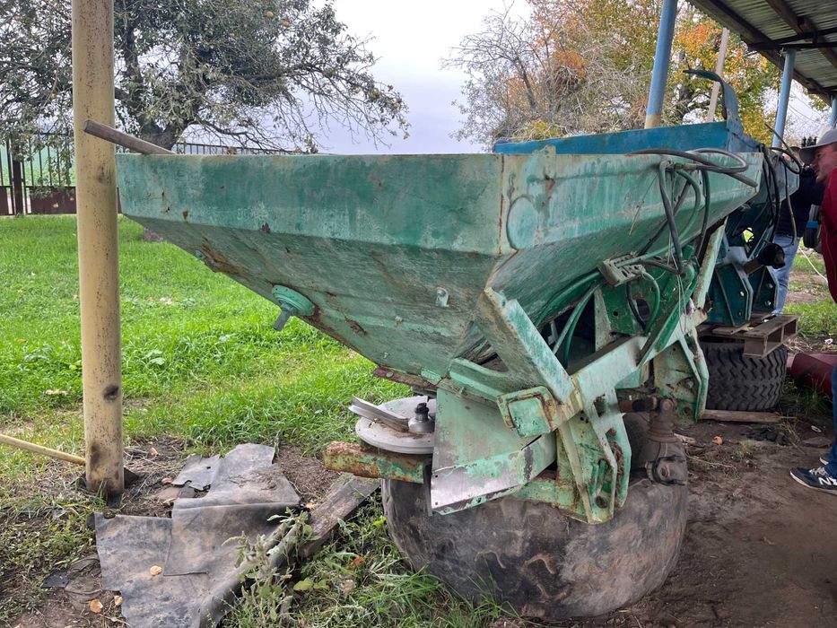 Розкидачі мінеральних добрив Amazone ZAM-18, 2008р