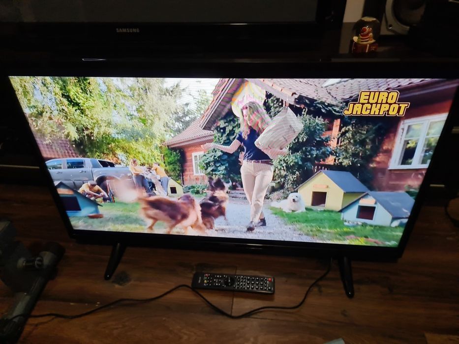 Telewizor Manta  Śliczne kolory full HD .Brak stopek .