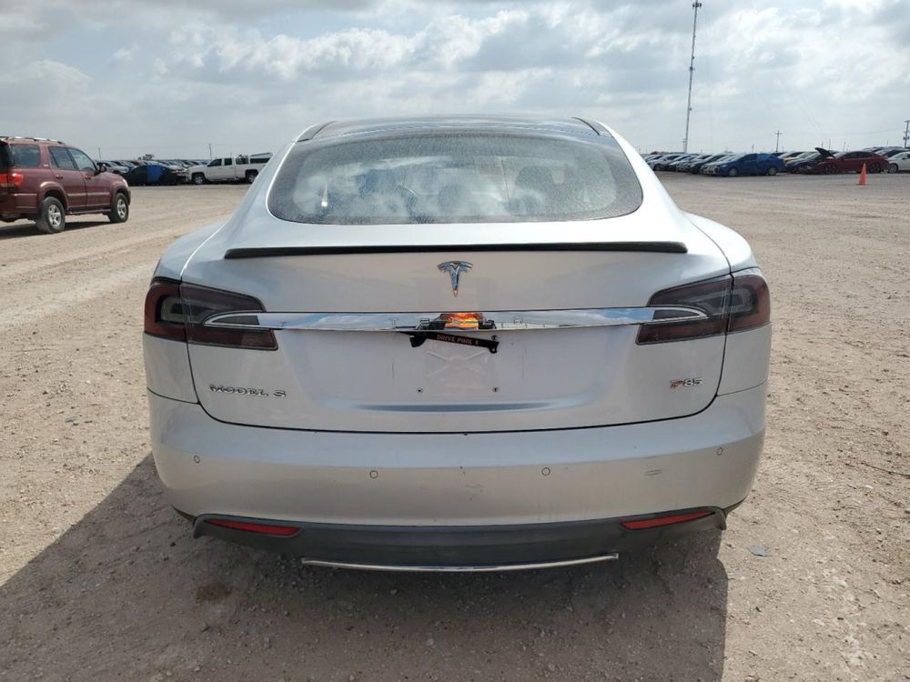 Tesla Model S P85 2014 Performance