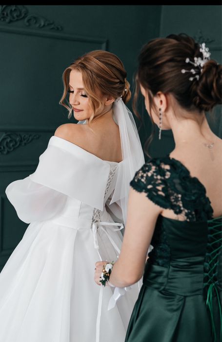 Продам весільну сукню