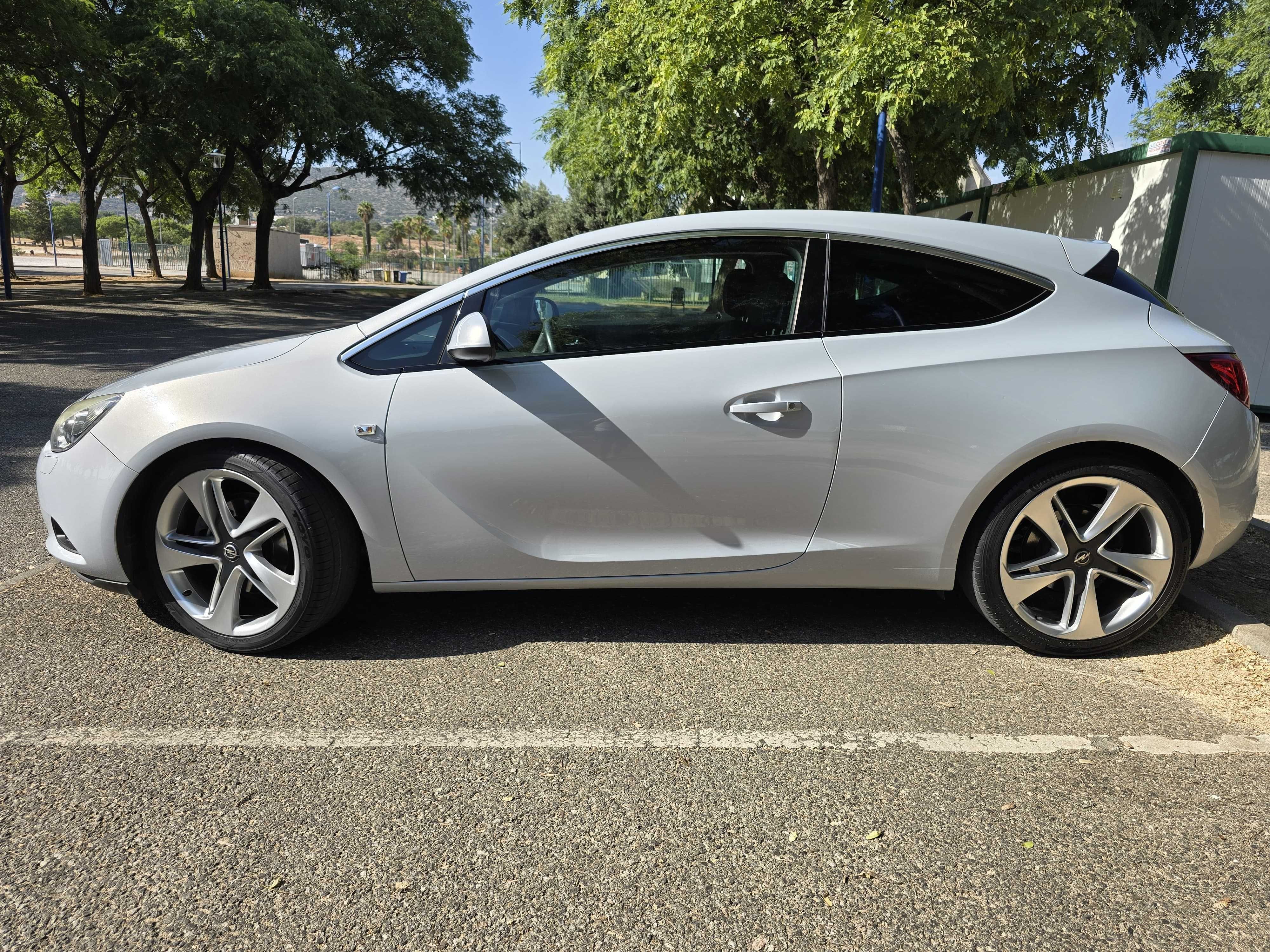 Opel Astra J GTC 1.4T 140 CV