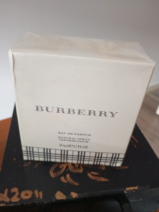 Eu de parfum Burrerry.