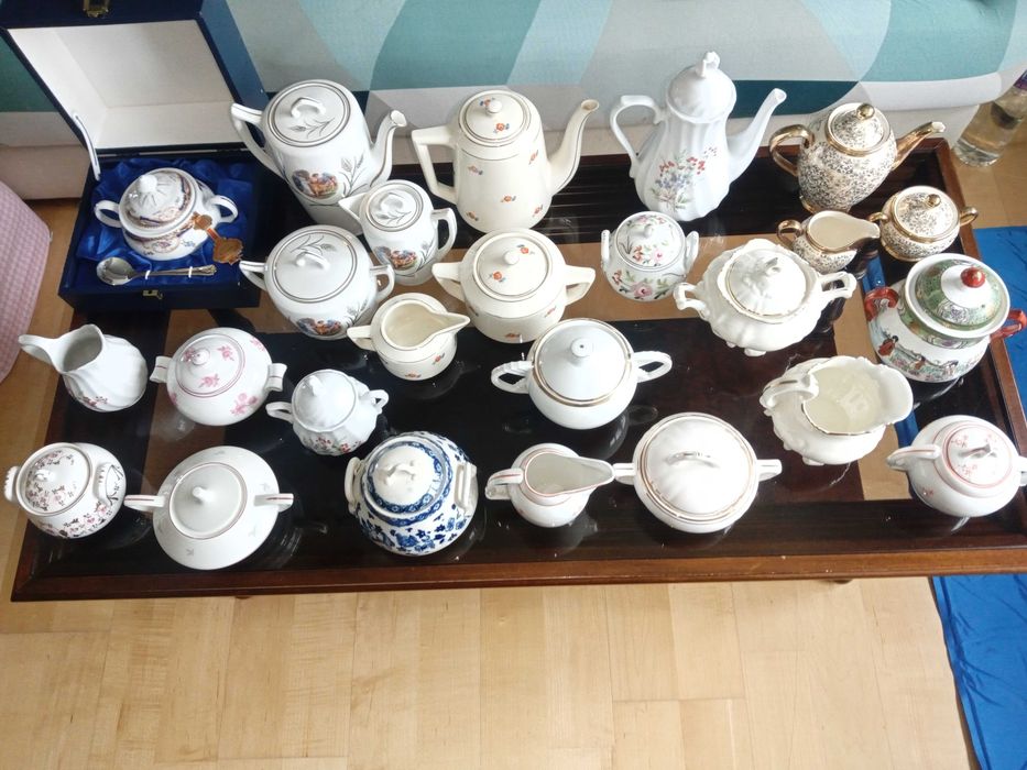 Açucareiros, leiteiras e bules