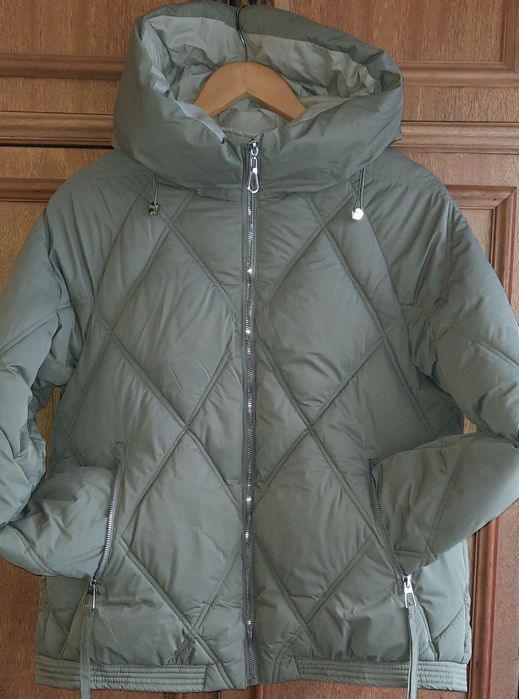 Жіноча зимова куртка 46