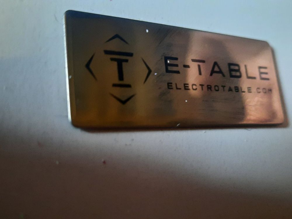 Електричний стіл E-table