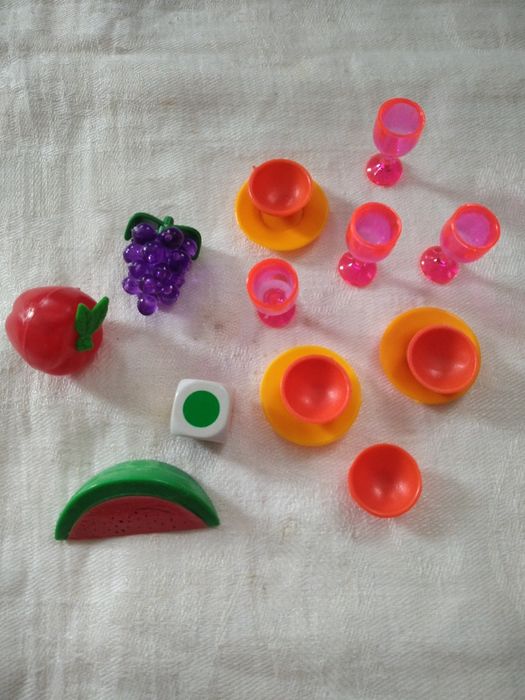 Іграшки, алфавіт, непроливайка