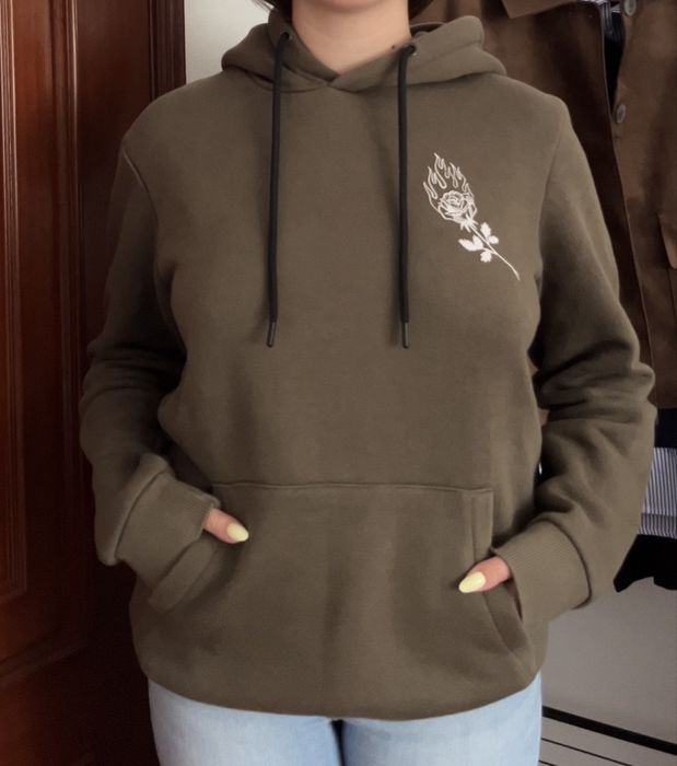 Sweatshirt verde seco estampada | Bershka (XS)