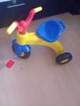 Vendo triciclo para criança novo