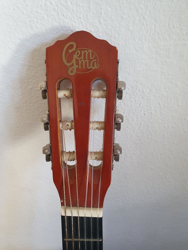 Vendo Guitarra Gemma praticamente como nova