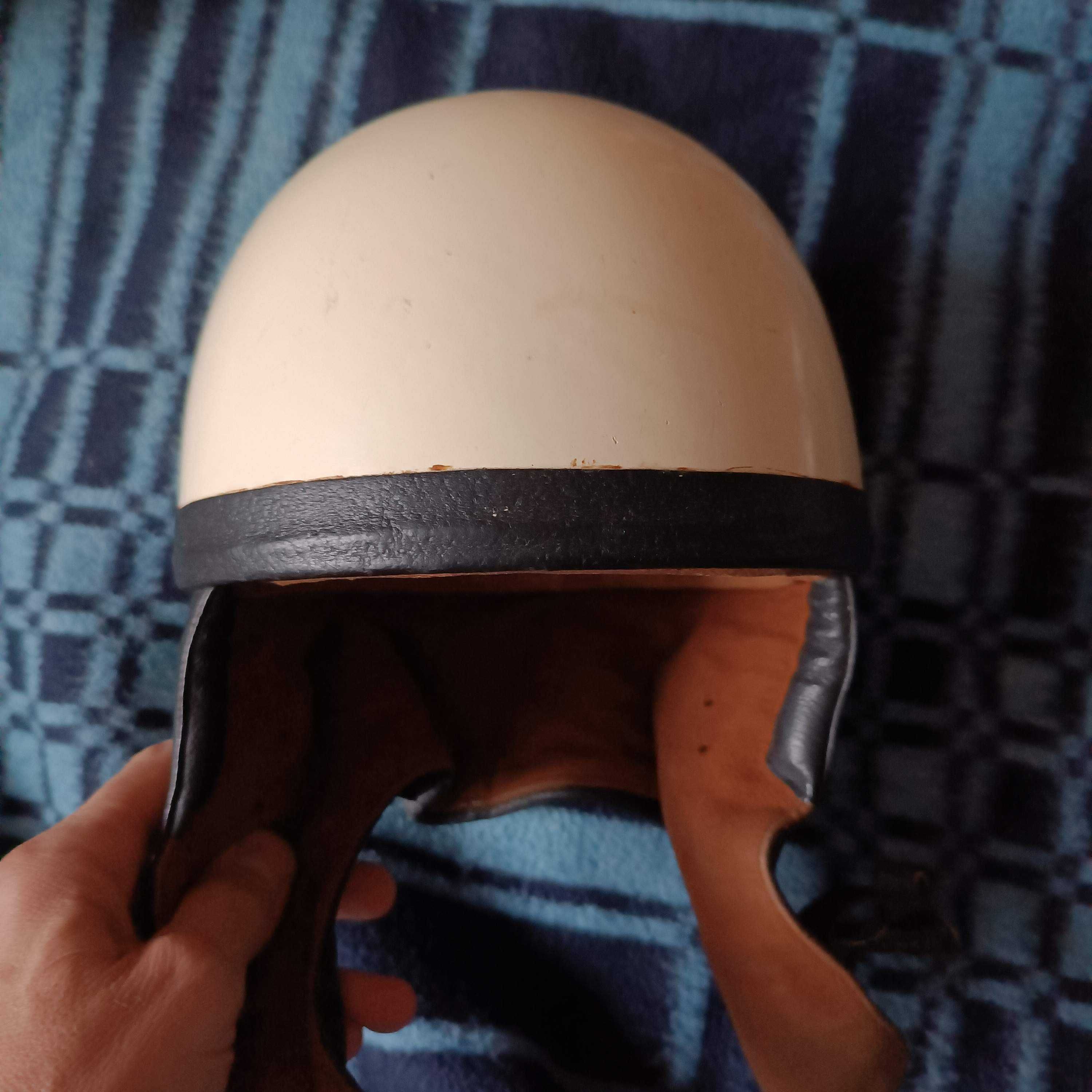 Orzeszek Kask z czasów PRL