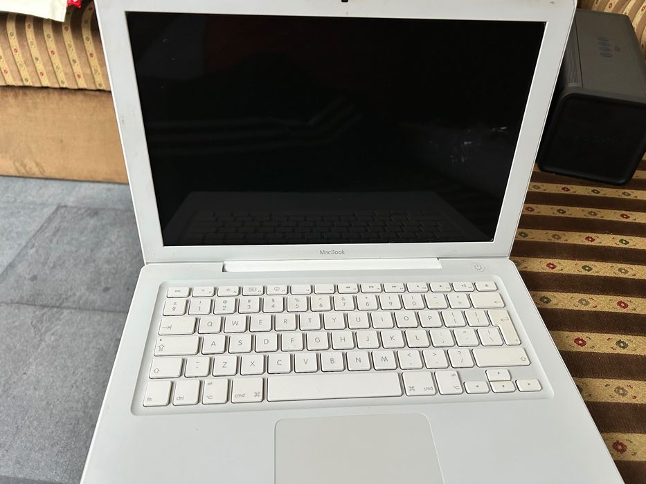 MacBook A1181 13"do renowacji albo na czesczi zamienne