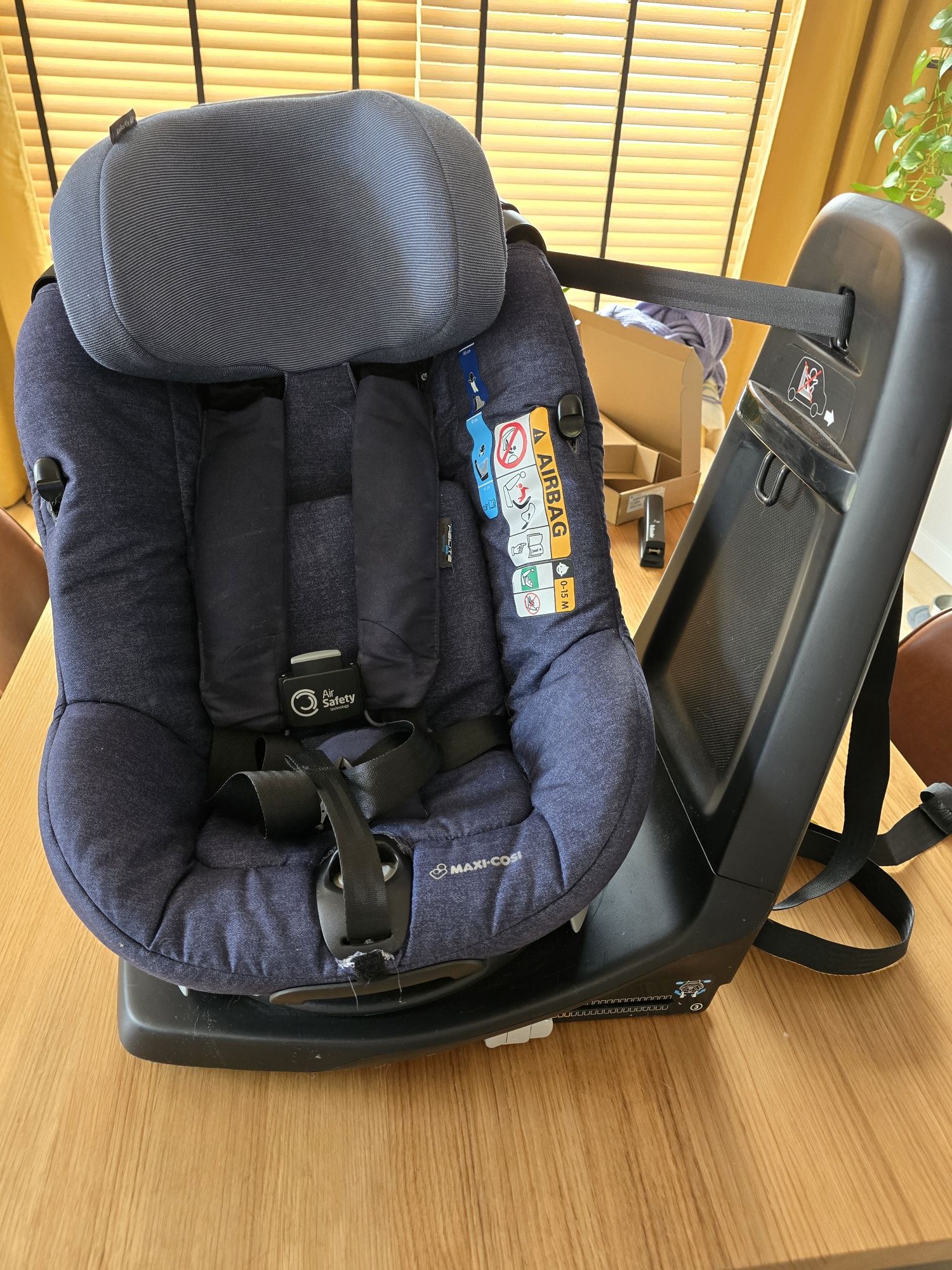 Fotelik obrotowy Maxi Cosi Axiss Fix AIR 9-18kg