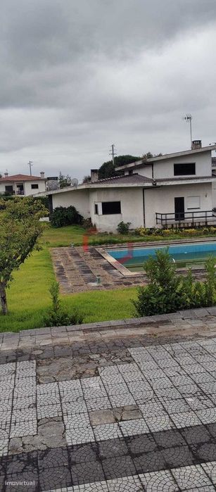 Moradia T5 e Armazem -  Famalicão
