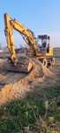 Uslugi koparka ķołowa obrotowa Liebherr 15 ton