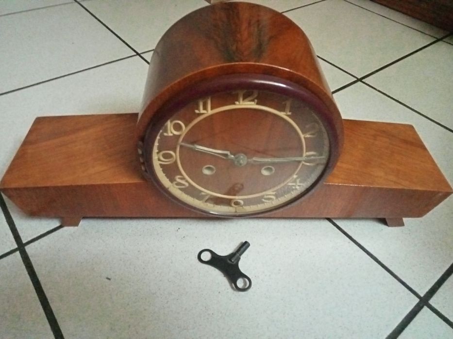 Sprzedam zegar kominkowy typ ZK/16/b z kluczykiem
