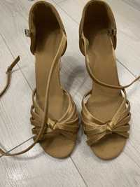 Туфлі для бальних танців латіна