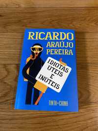 Livro Idiotas úteis e inúteis - Ricardo Araujo Pereira