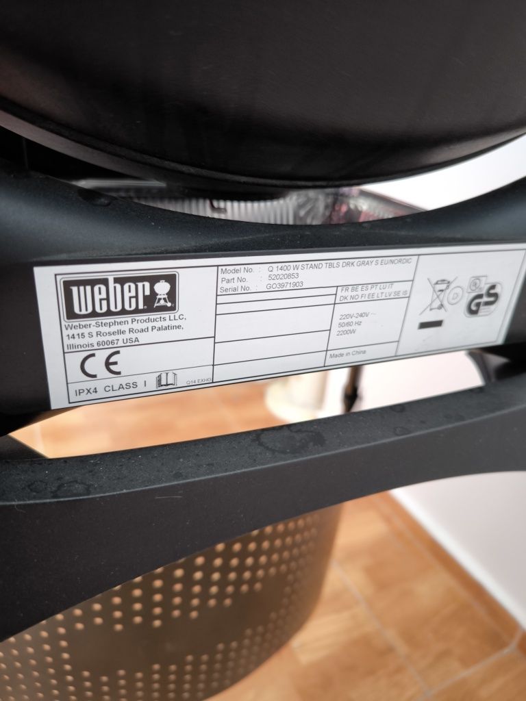 Barbecue Eléctrico Weber Q1400  com Mesa de Apoio e Capa Impermeável