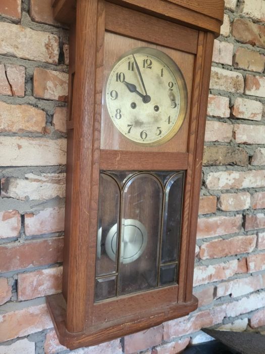 Stary zegar wiszacy do naprawy