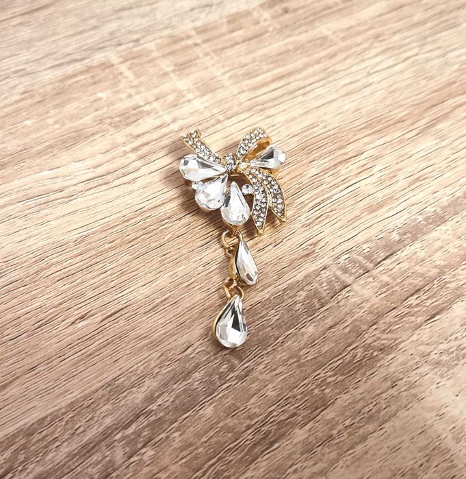 BROSZKA Kwiat kokarda  Kropla wody z cyrkoniami