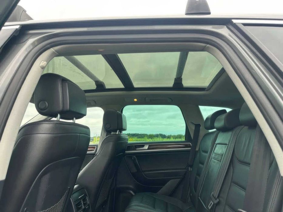 Volkswagen Touareg Sport with Nav      2014