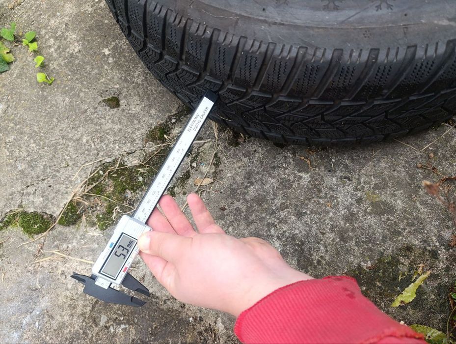 Зима Dunlop Winter Sport 5 215/60 R16 95H 2023 року, Польща 9мм та 5мм