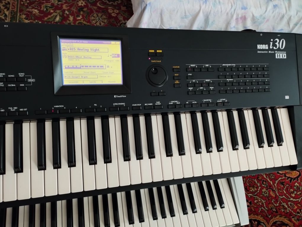 Синтезатор Korg I30