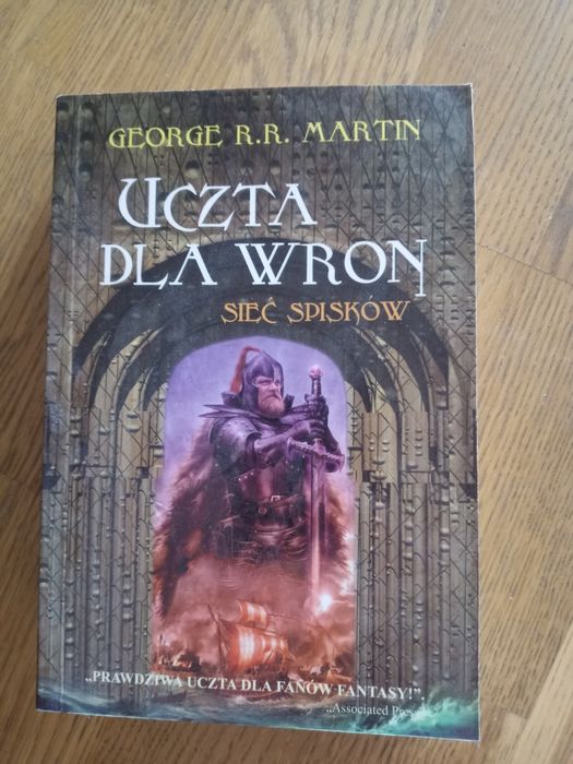 Uczta dla wron. Sieć spisków, G. R. R. Martin