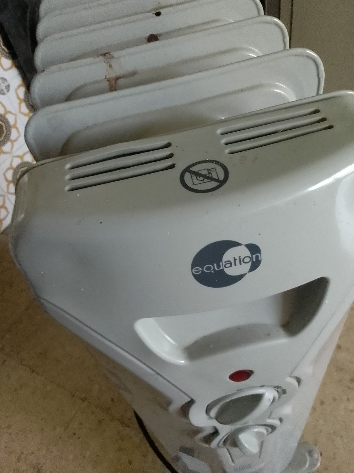 Aquecedor eléctrico a funcionar