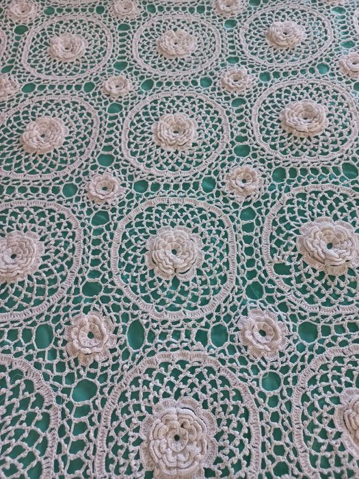 Colcha de croché  branca .Casal. em bom estado.Vintage