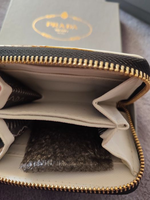 Portfelik nowy Prada damski ecru