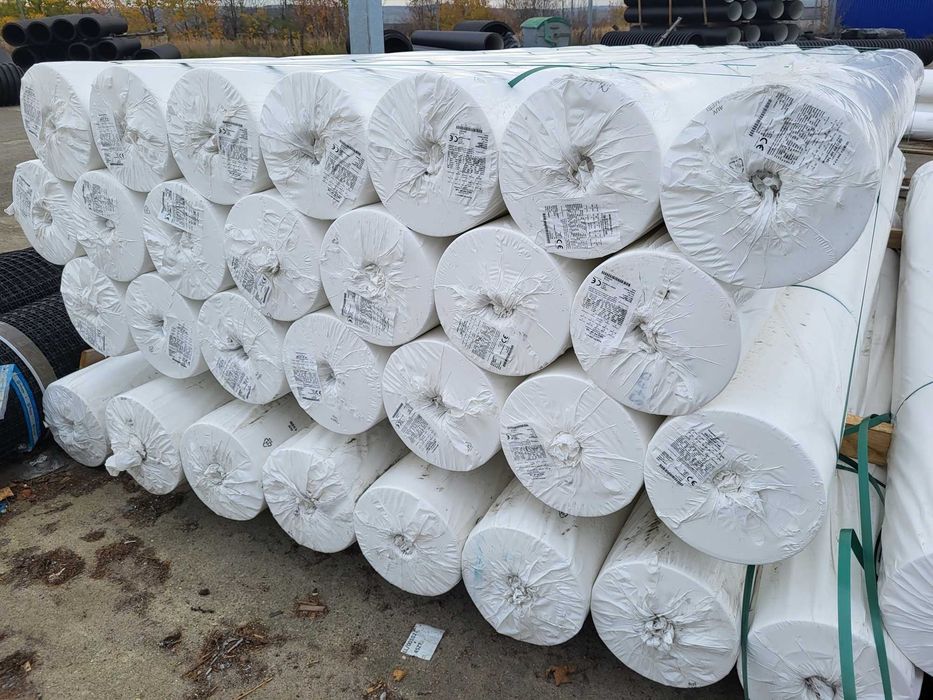 Geowłóknina POLIPROPYLENOWA ujeżdzalnia, padok, lonżownik 4m