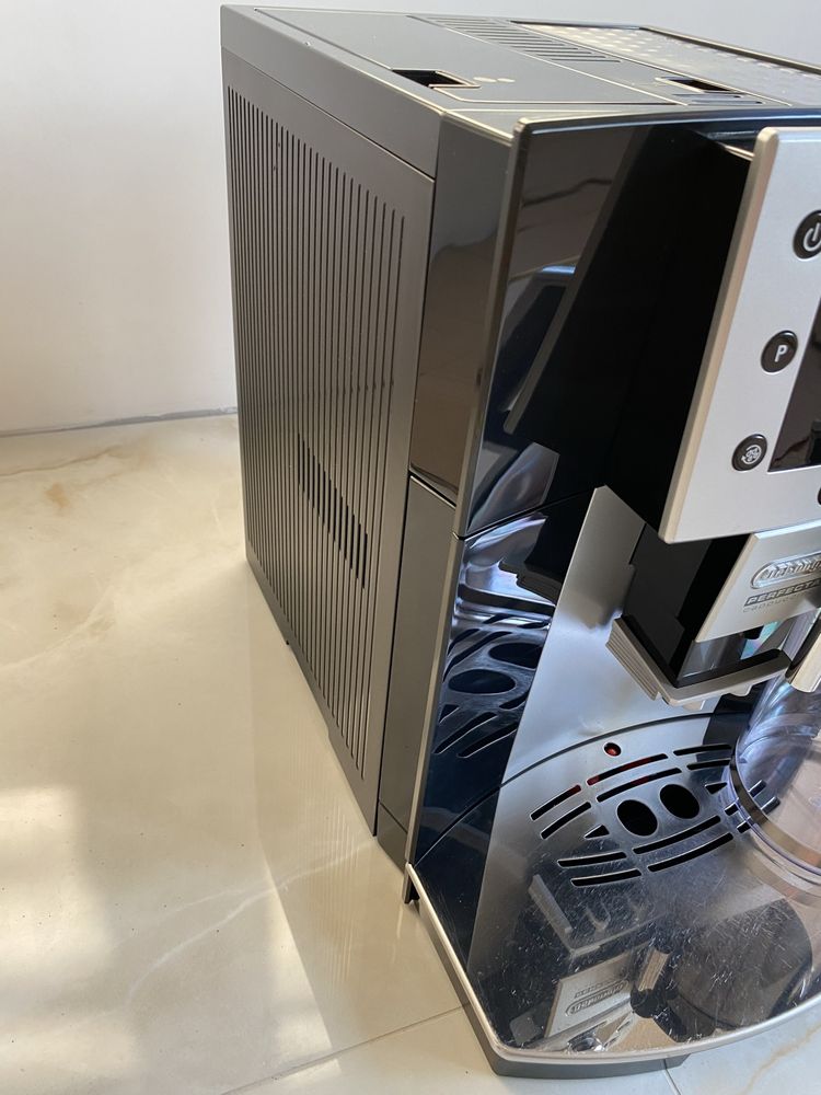 Кавоварка, кавомашина Delonghi Perfecta Cappuccino Esam 5550