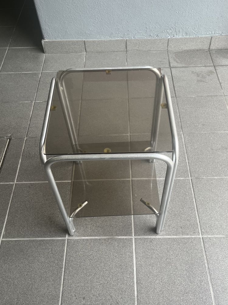 VENDO Mesa de apoio em vidro!