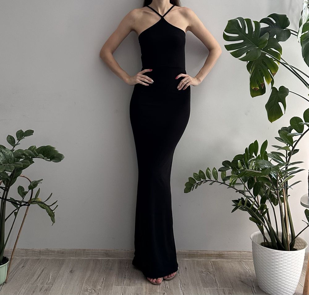Elegancka sukienka wieczorowa maxi dluga odkryte ramiona