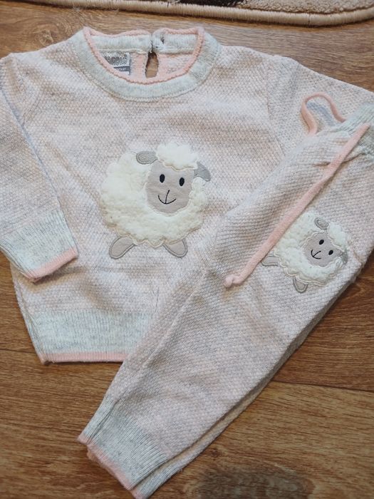 Костюм вязаний  .