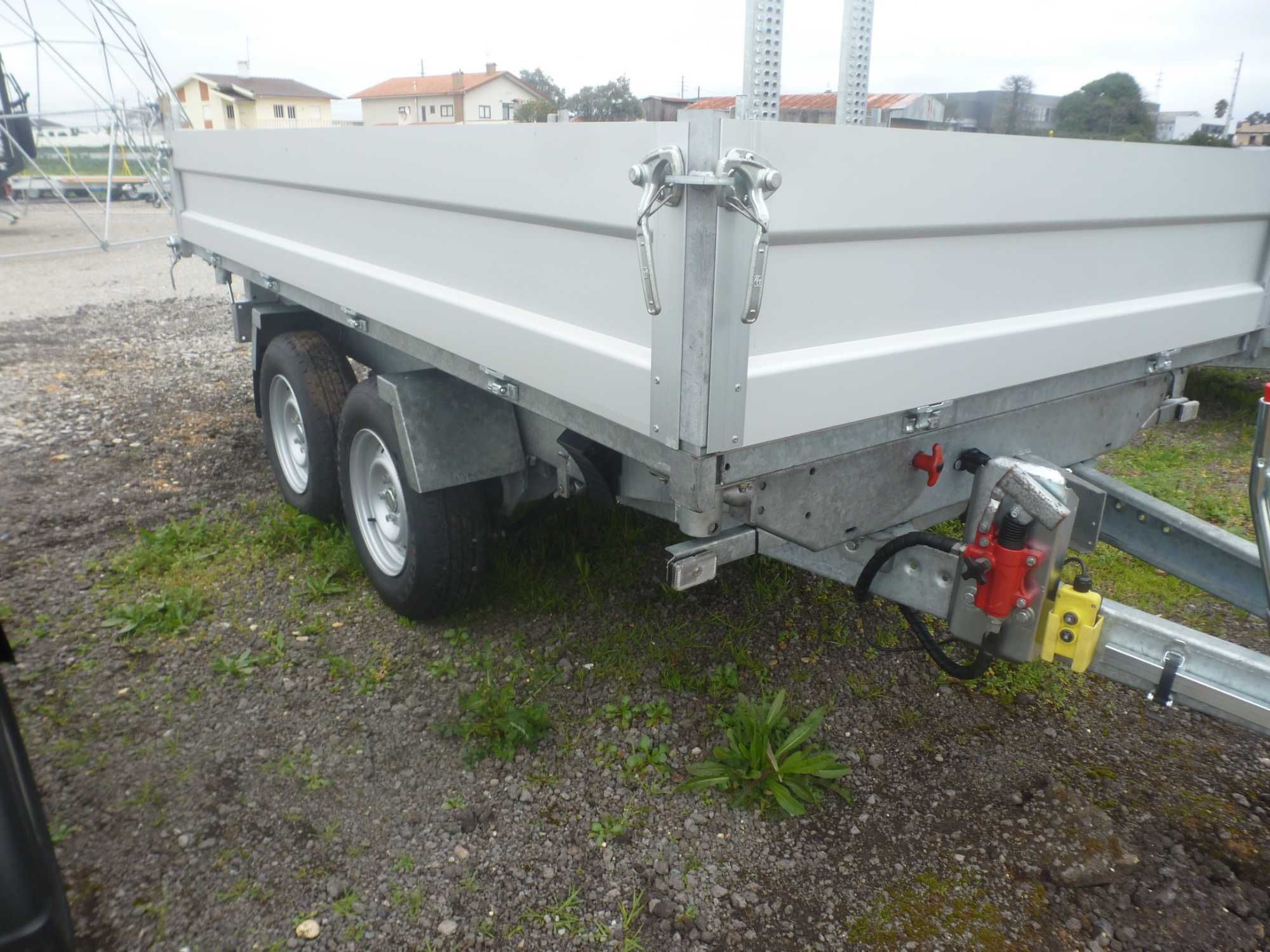 ATRELADO BASCULANTE 3 VIAS, Bomba eléctrica e manual, carrega 2550kg