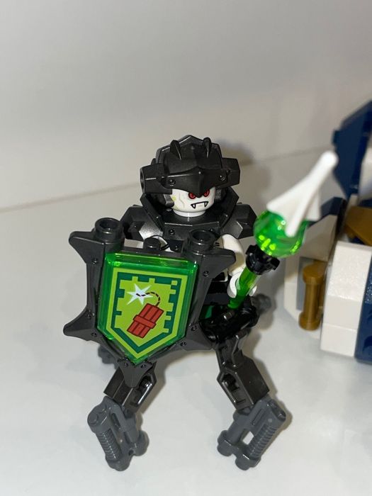 Lego 72001 Nexo Knights Bojowy Poduszkowiec Lance’a