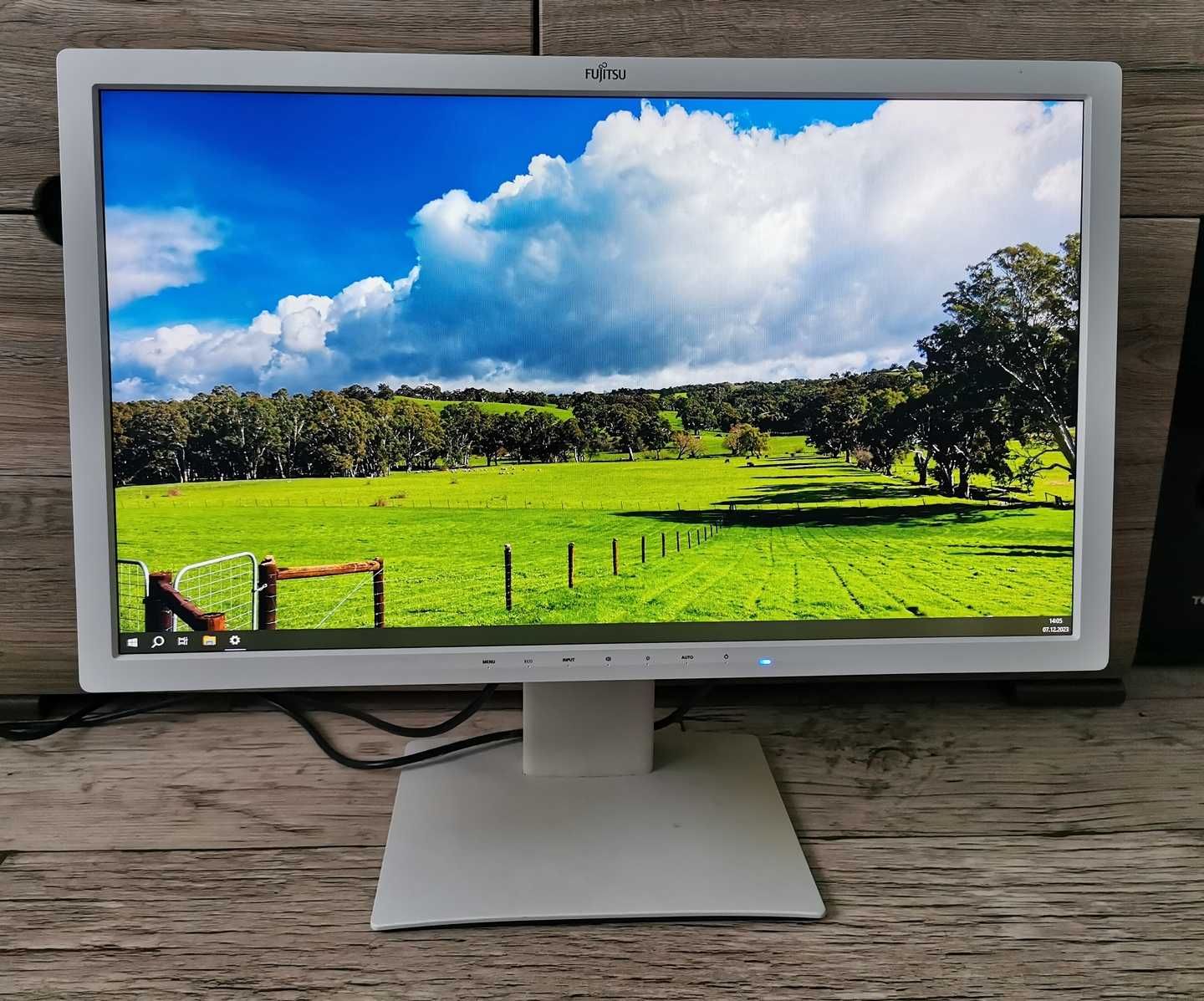 Monitor 27" Fujitsu B27T-7 IPS FHD USB pivot pełna regulacja