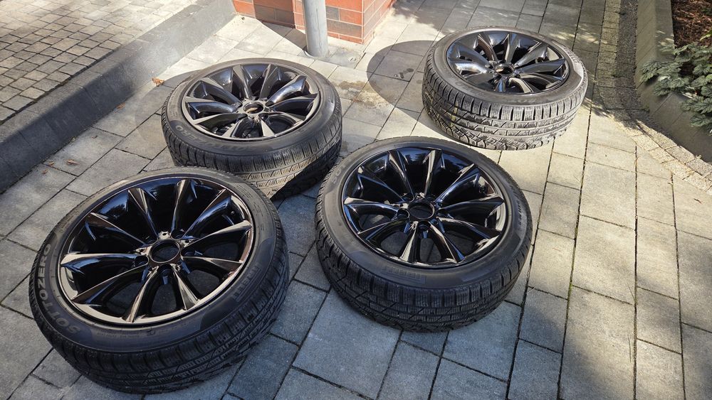 Kola BMW 17 cali z oponami zimowymi Pirelli.  Stan bdb!