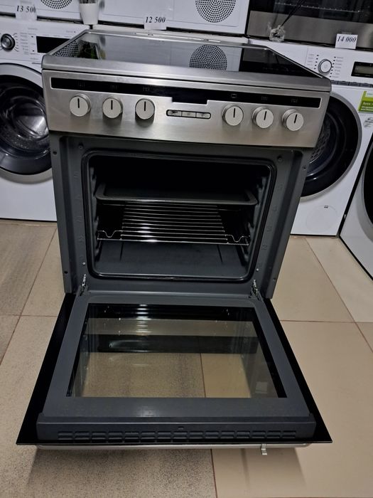 Широка електрична плита Аmica з  духовою шафою на 65л та шириною 60 см