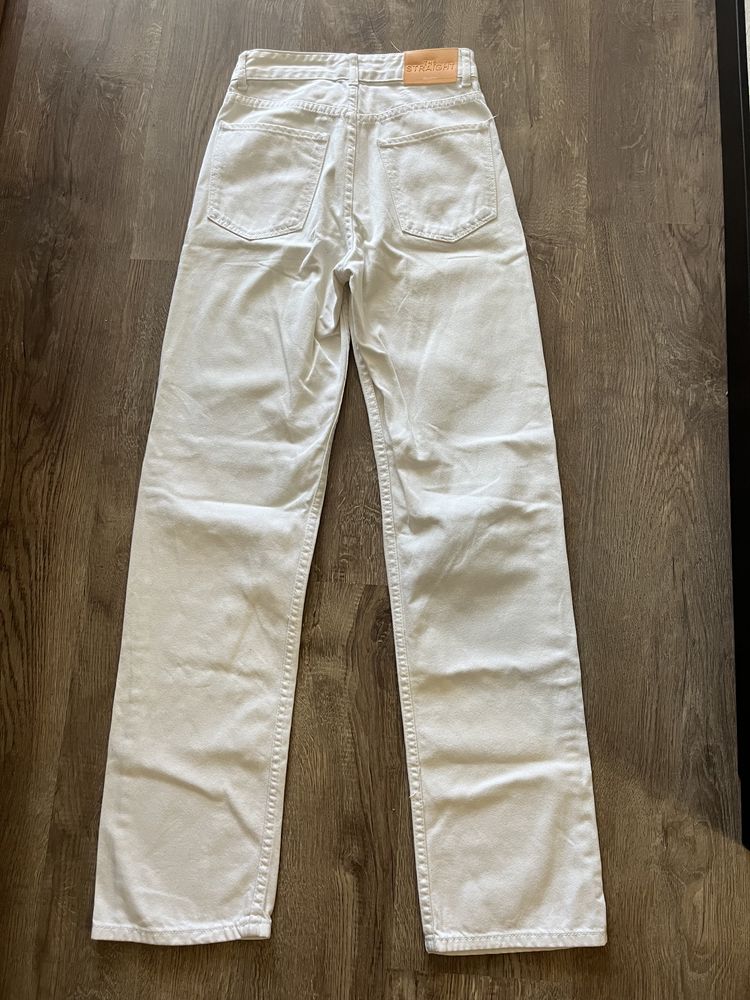 Штани джинси Bershka білі 34 розмір