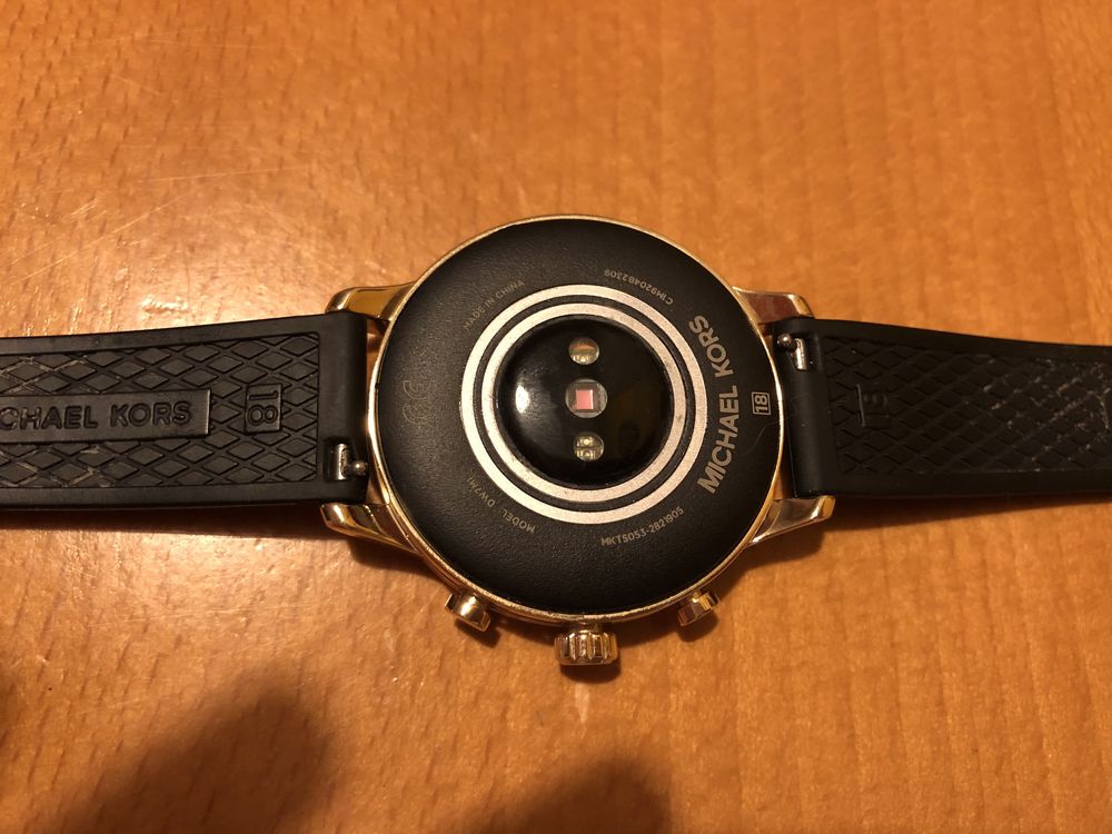Zegarek Michael Kors Access Runway Smartwatch Gold/Black MKT5053