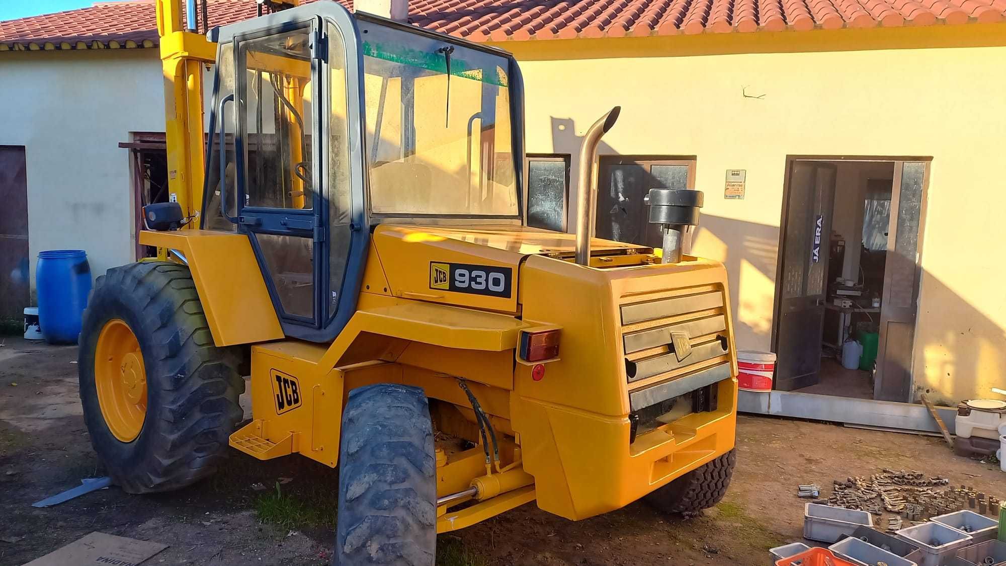 Empilhador JCB todo o terreno 3000 t.