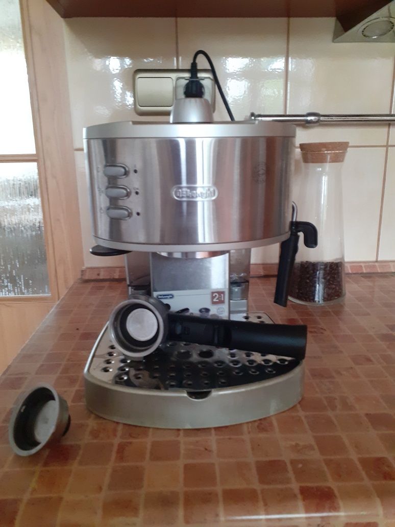 Ekspres  ciśnieniowy Delonghi