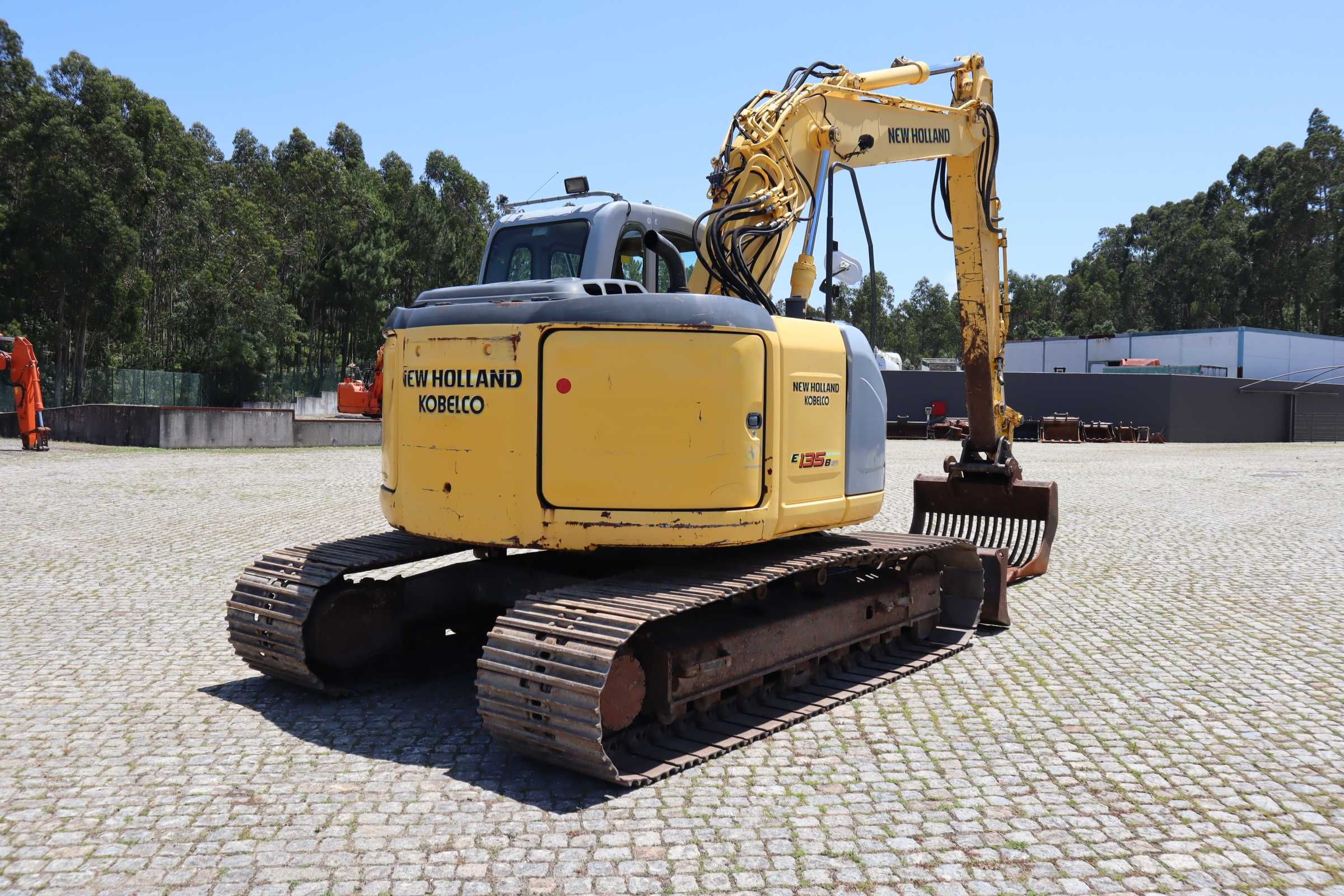 2010 New Holland E135BSR-2 Escavadora de Rastos