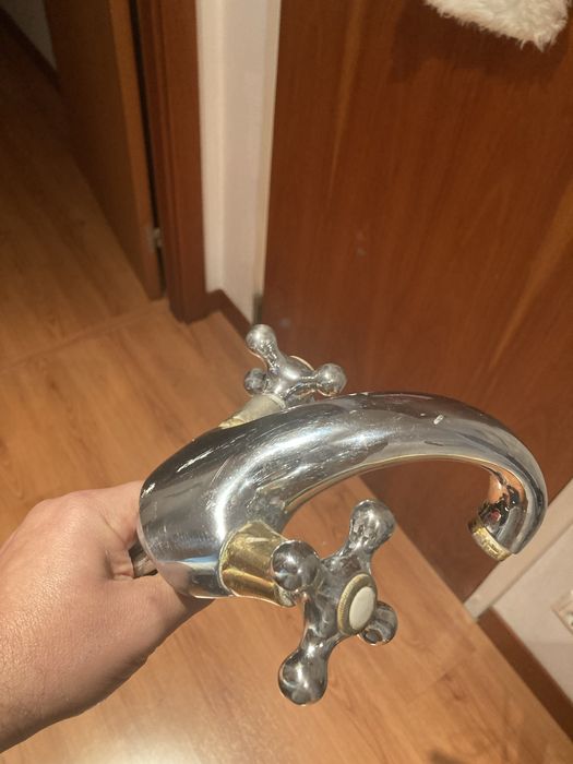 Torneiras lavatorio marca valadares