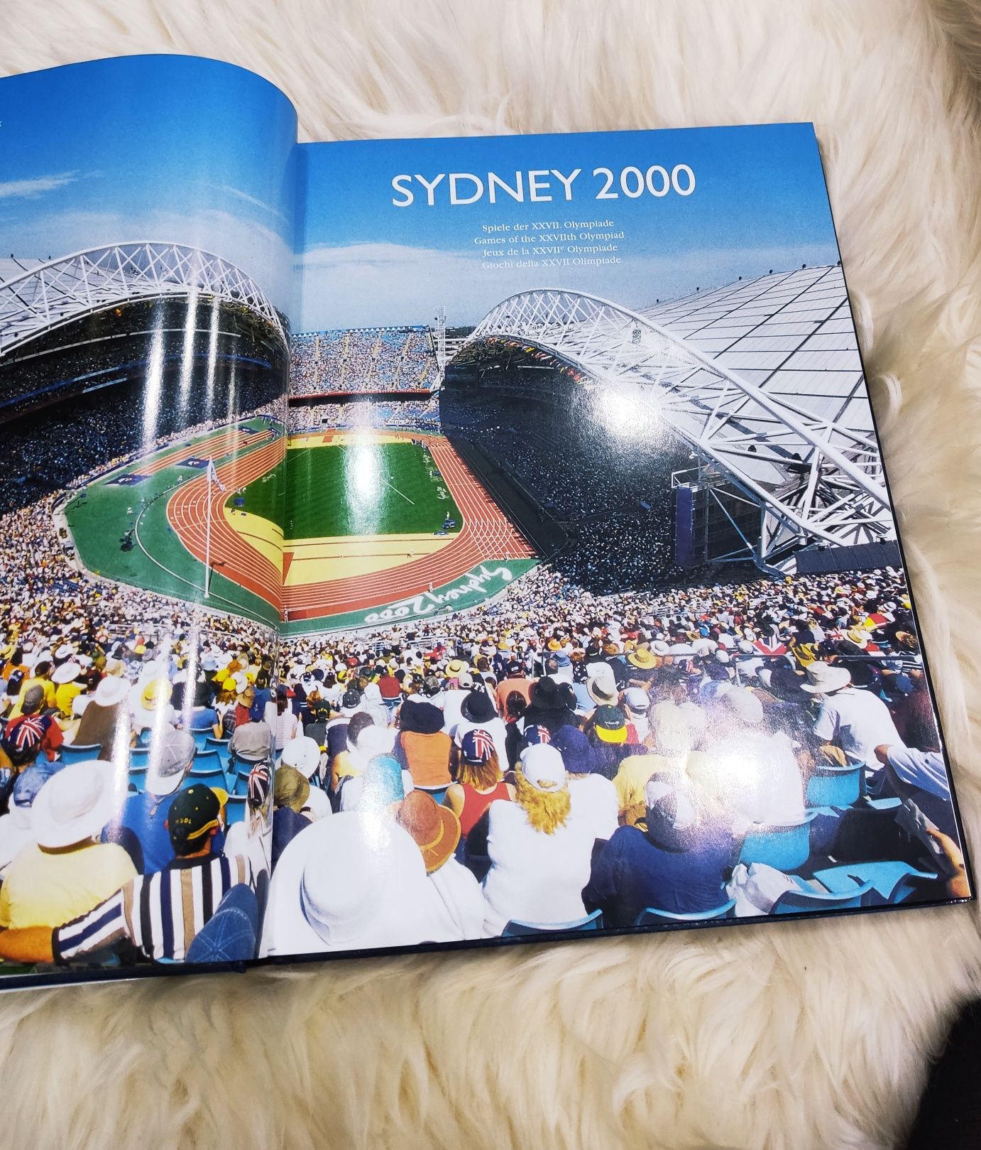 Piękny album Olimpiadzie w Sydney 2000 w 4 językach DE,GB,I,FR