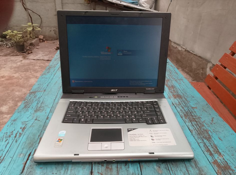 Ноутбук  Acer в робочому стані.